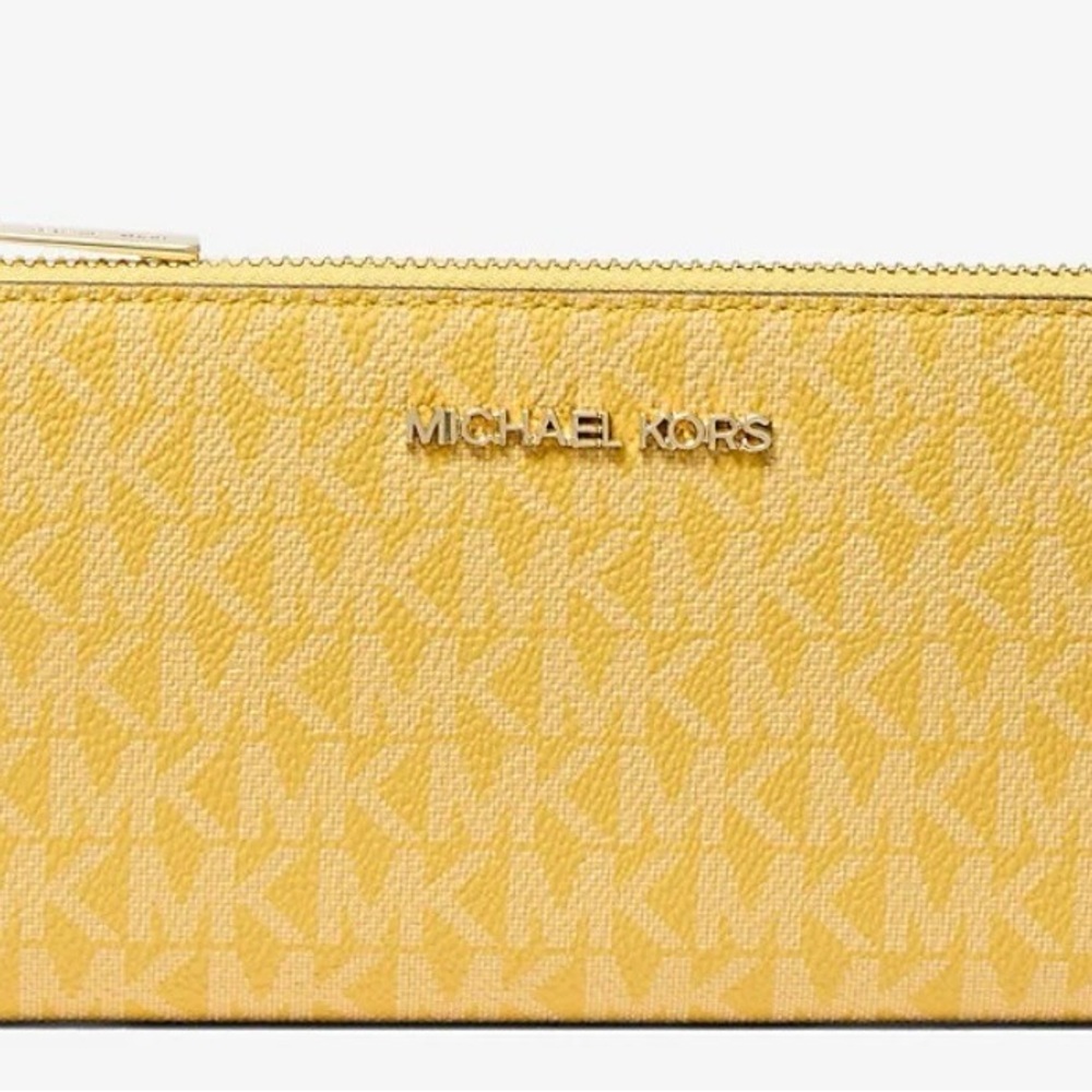 Michael Kors Jet Set Travel logo Quarter Zip Wallet Daisy Yellow NWT